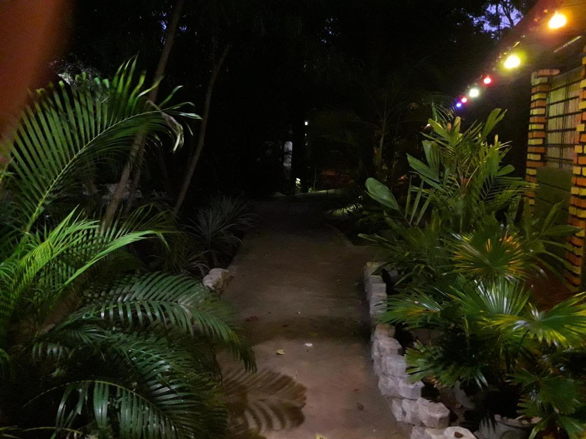 Naaval Beach Villa & Rooms Батикалоа Екстериор снимка