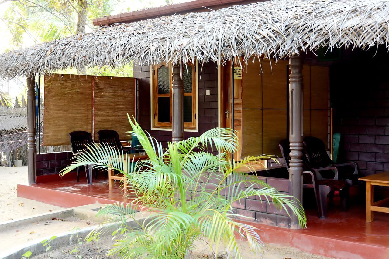 Naaval Beach Villa & Rooms Батикалоа Екстериор снимка