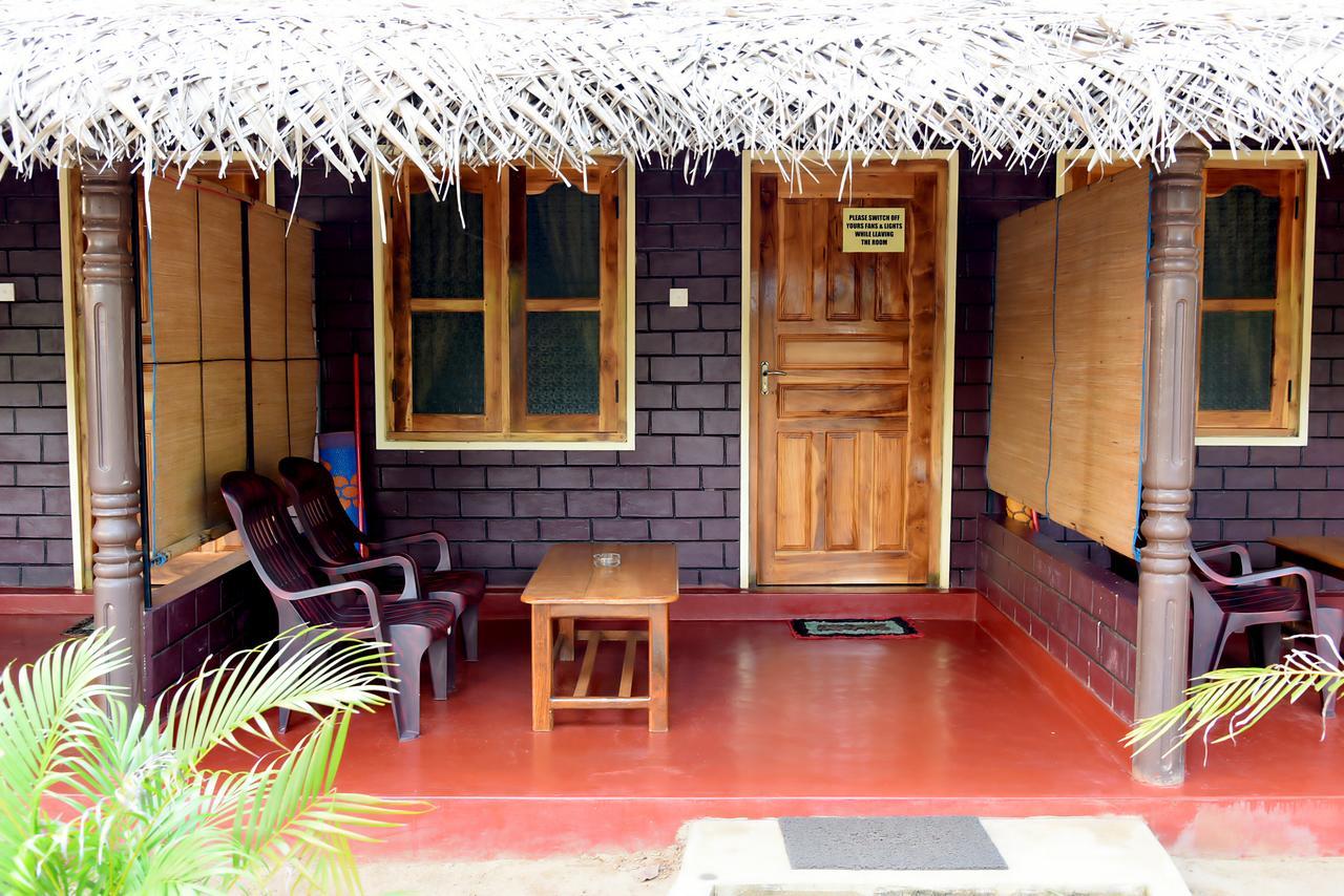 Naaval Beach Villa & Rooms Батикалоа Екстериор снимка