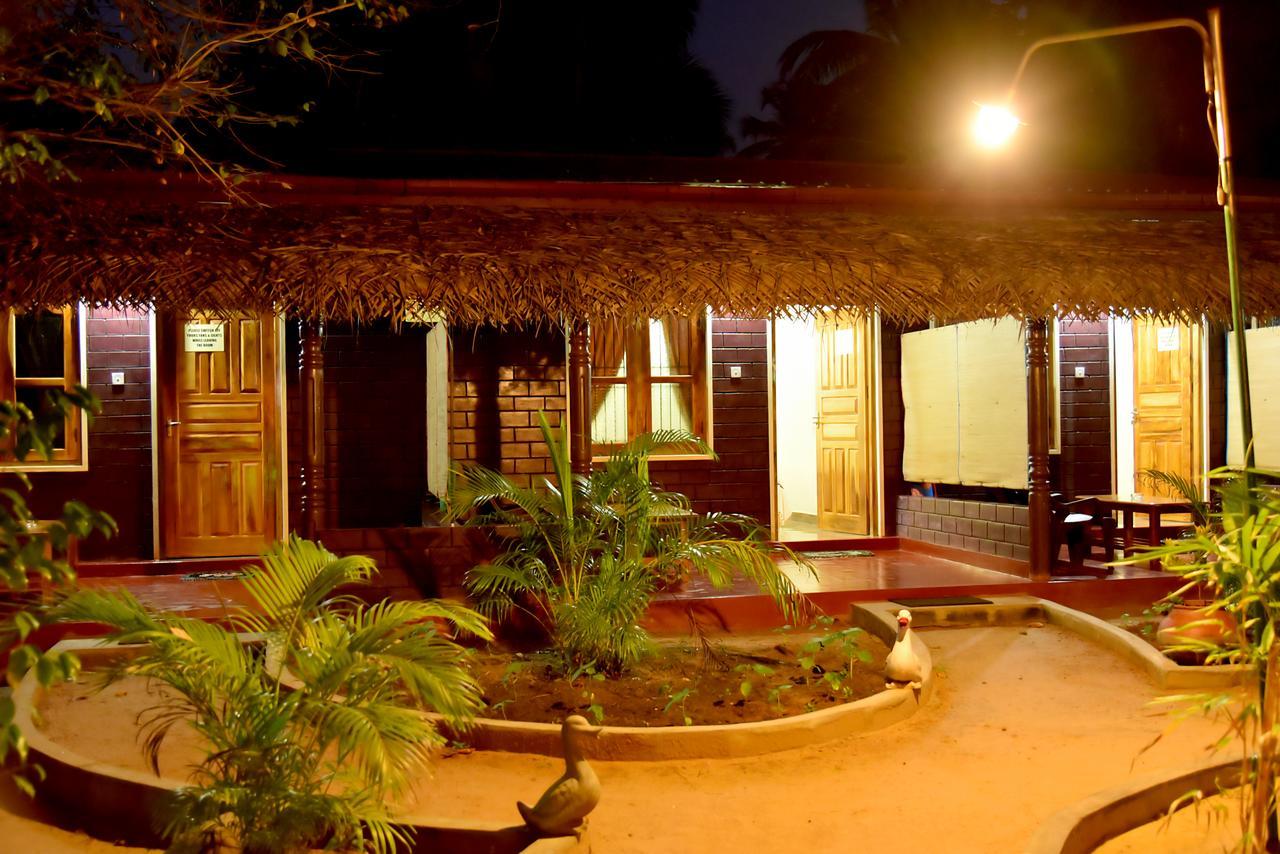 Naaval Beach Villa & Rooms Батикалоа Екстериор снимка