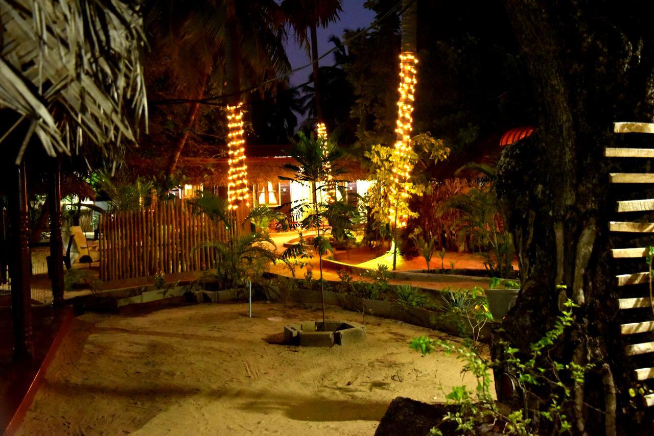 Naaval Beach Villa & Rooms Батикалоа Екстериор снимка