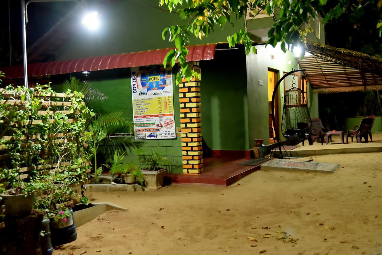 Naaval Beach Villa & Rooms Батикалоа Екстериор снимка