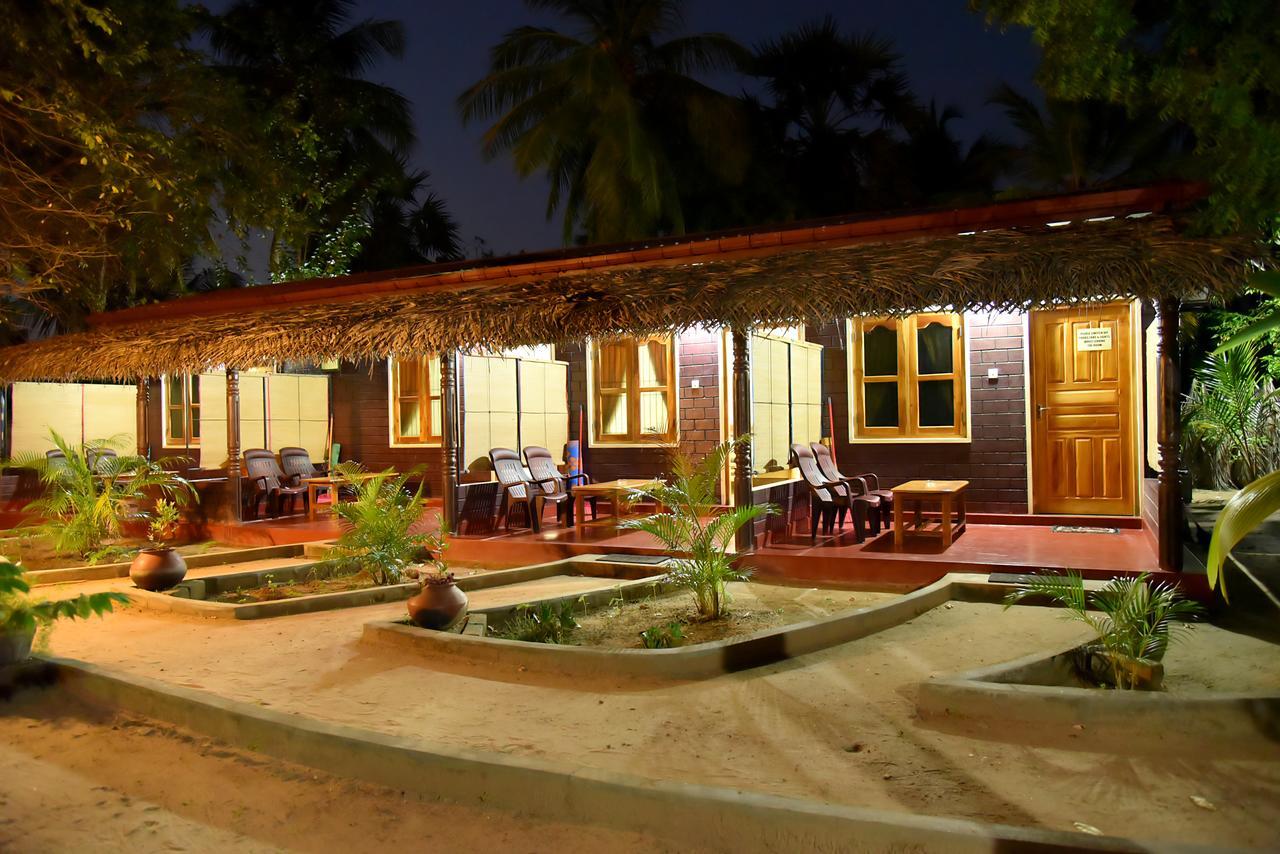 Naaval Beach Villa & Rooms Батикалоа Екстериор снимка
